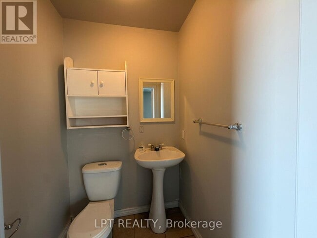 Building Photo - 37 Elizabeth St N