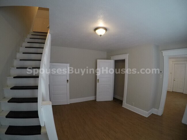 Building Photo - 1446 S Richland St