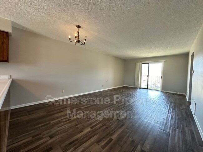 Building Photo - 454 N 27th St