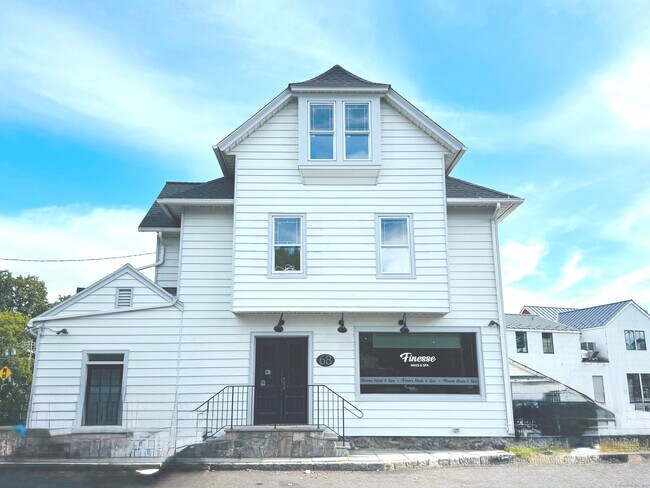 Foto del edificio - 66 Church Ln