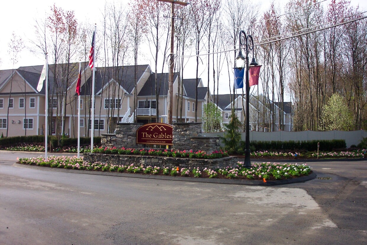 Gables Condominiums - 117 Regency Ln