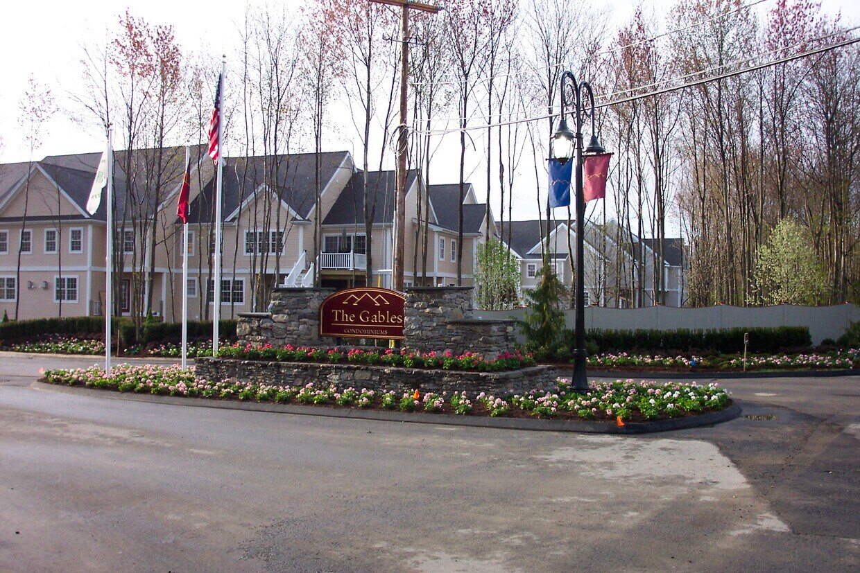 Gables Condominiums - 117 Regency Ln