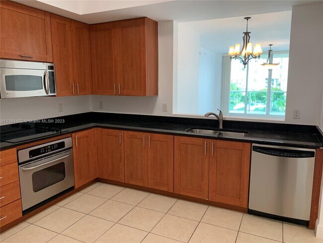 Foto del edificio - 3340 NE 190th St