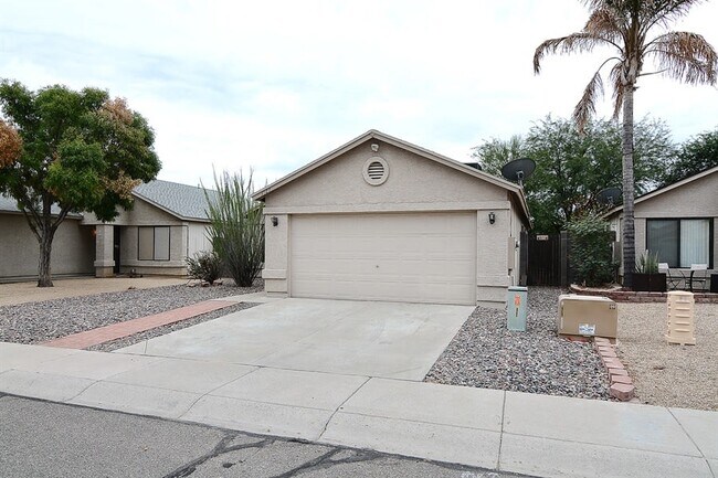 Building Photo - 3127 W Donald Dr