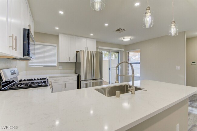 Foto del edificio - 2308 Dexter Cabin Rd