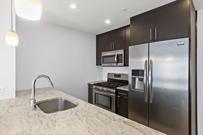 Foto del edificio - 1700 Park Ave