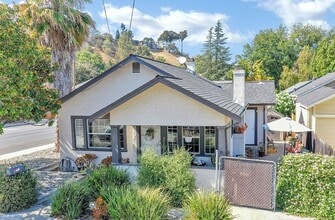 Building Photo - 405 Arreba St