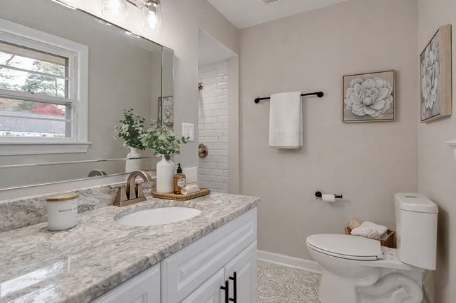 Building Photo - 2813 Pine Ridge Ln