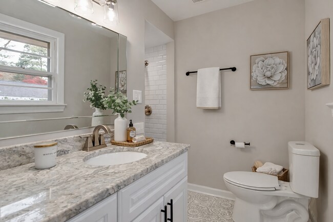 Foto del edificio - 2813 Pine Ridge Ln