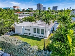 Building Photo - 7537 W Treasure Dr