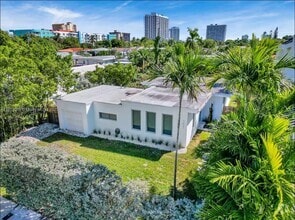 Building Photo - 7537 W Treasure Dr