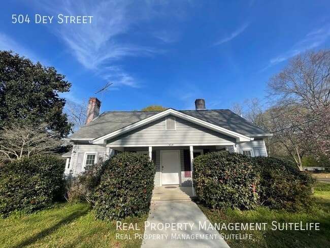 Building Photo - Classic Southern Charm in the Heart of Pam...