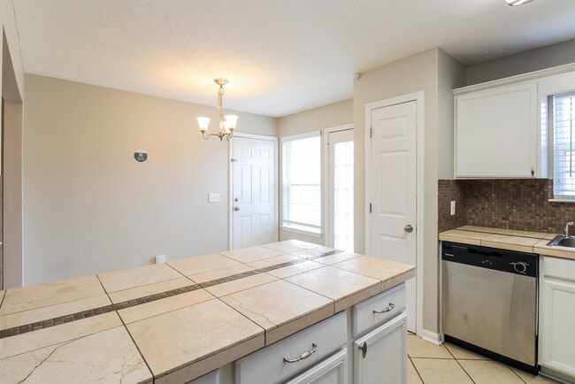Foto del edificio - 872 Lavergne Ln