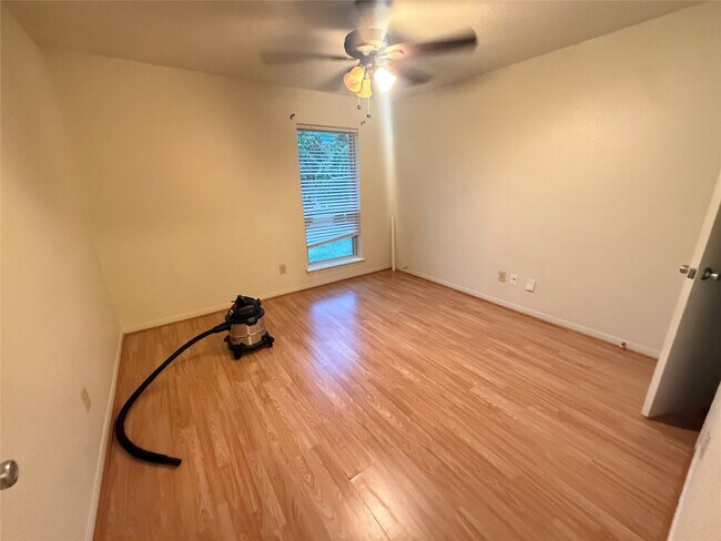 Foto del edificio - 9526 Misty Bridge St