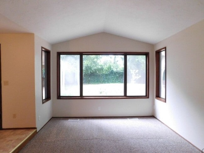 Building Photo - 3Bd/2Ba Single Story House - Available Soon!