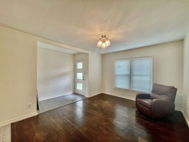 Foto del edificio - Fully Updated & Unbeatable Location