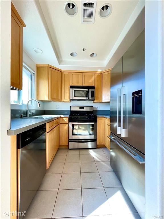 Building Photo - 2 br, 2 bath Condo - 480 N Catalina Ave Un...