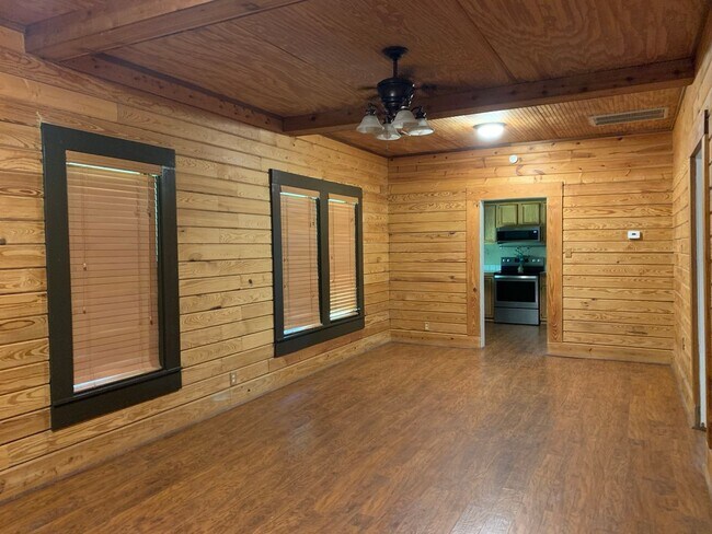 Foto del edificio - Country Living Rustic 2 bedroom, 2 bath ho...