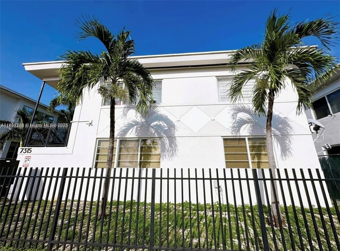 Building Photo - 7315 Byron Ave