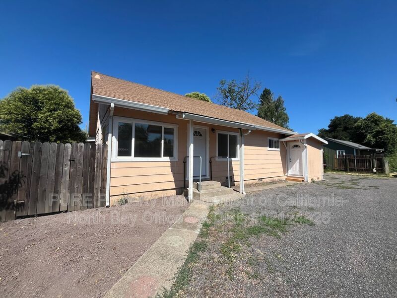 Primary Photo - 123 Leslie St