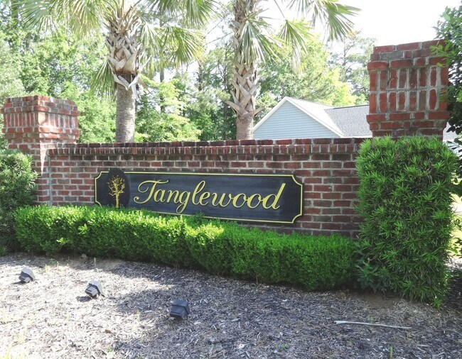 Building Photo - Available Now - Dog friendly, 3 Bedroom, 2...