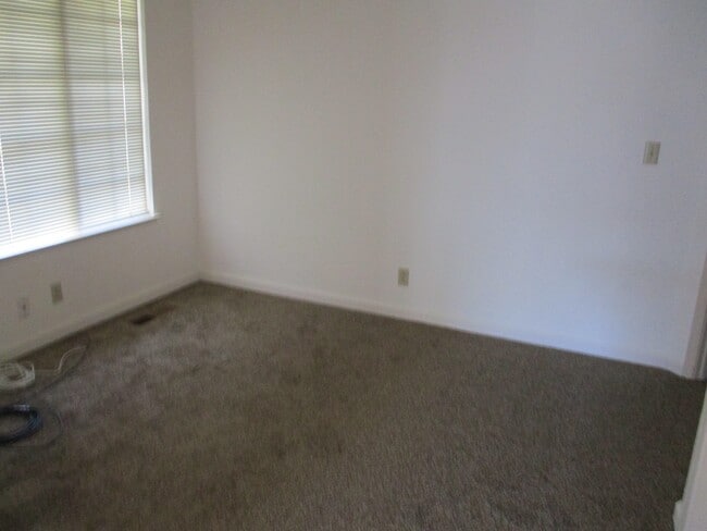 Foto del edificio - Single Family Home walking Distance to the...