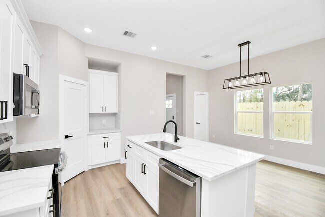 Foto del edificio - 8409 Sunnyhill St