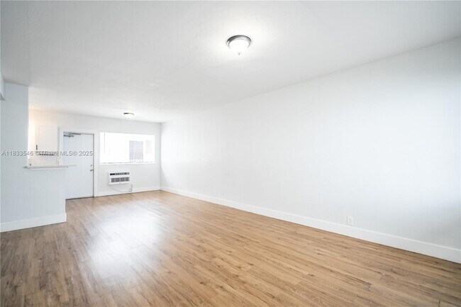 Foto del edificio - 6871 Abbott Ave