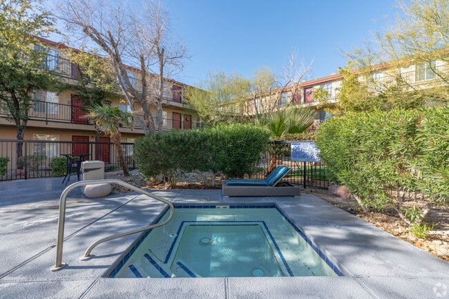 Community Hot Tub - Fremont Villas