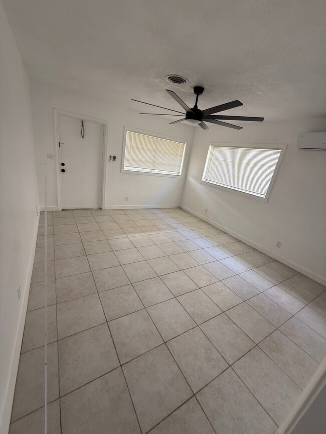 Building Photo - 337 SE 12th Ave