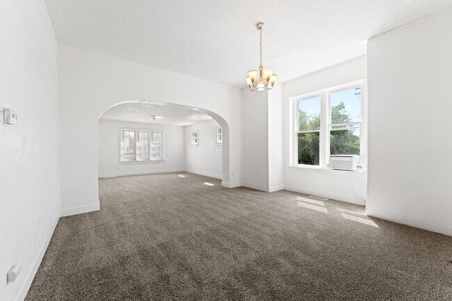 Photo - 4800 Holdings LLC Apartment