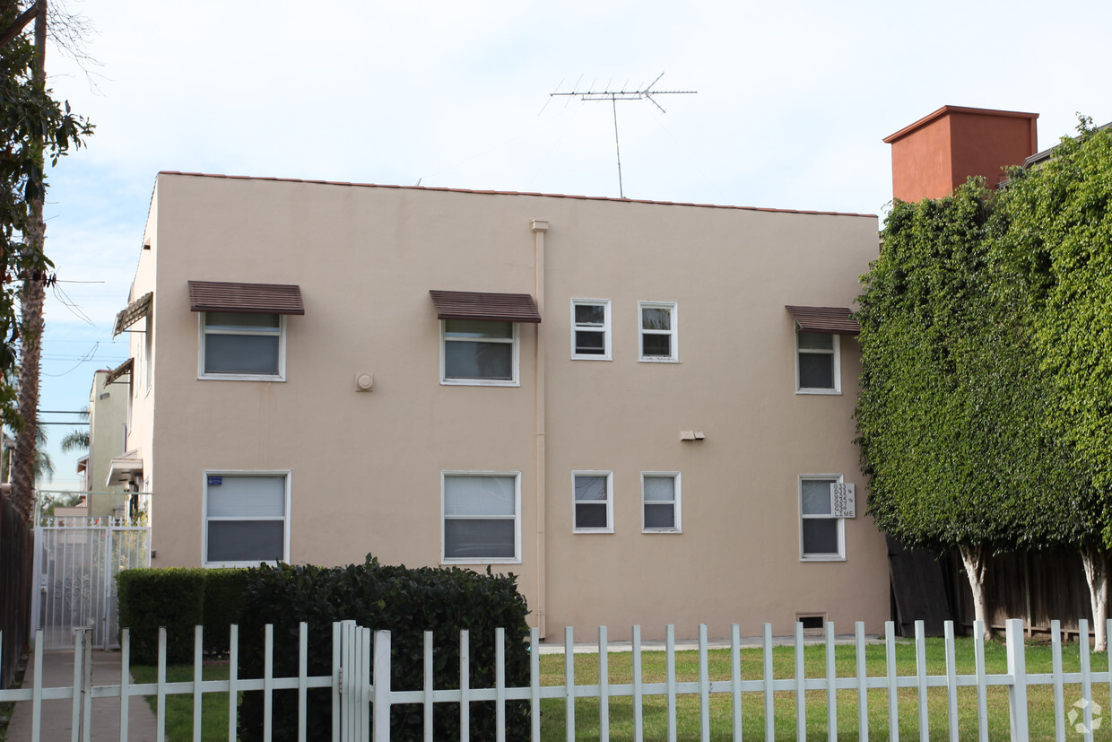 Primary Photo - 633 Lime Ave
