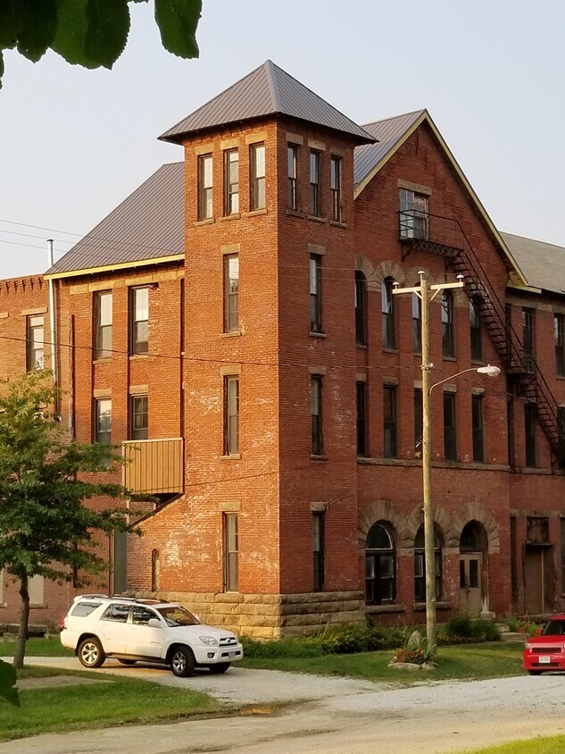 Built in 1880- - 277 Bluff St