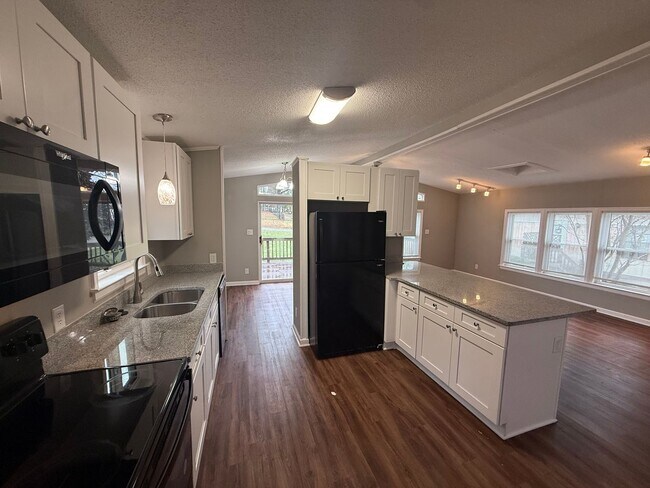 Foto del edificio - **Renovated**2 bed 2 bath home