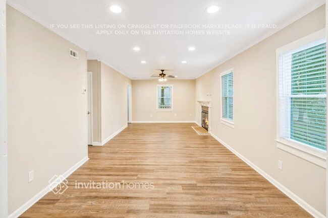 Building Photo - 124 Plaza Dr