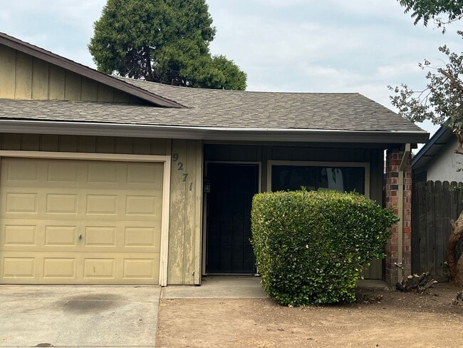 UPDATED 3 BEDROOM DUPLEX IN SACRAMENTO! - UPDATED 3 BEDROOM DUPLEX IN SACRAMENTO! House