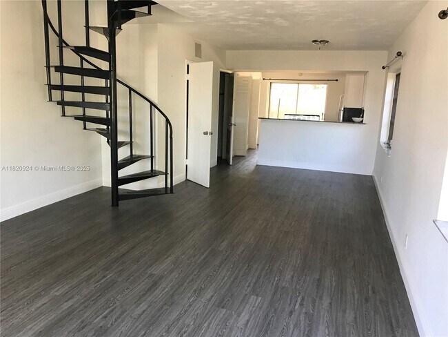 Foto del edificio - 2444 SW 58th Manor