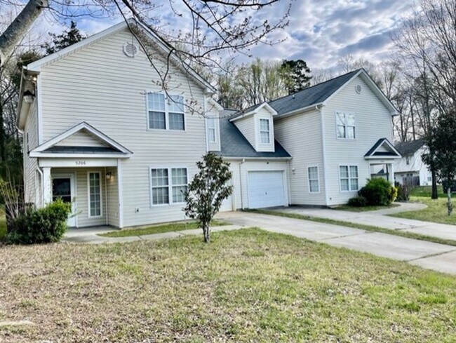 Foto del edificio - 5206 Brooktree Dr