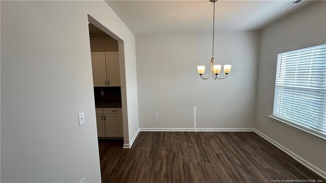Foto del edificio - 5027 Tyndall Dr