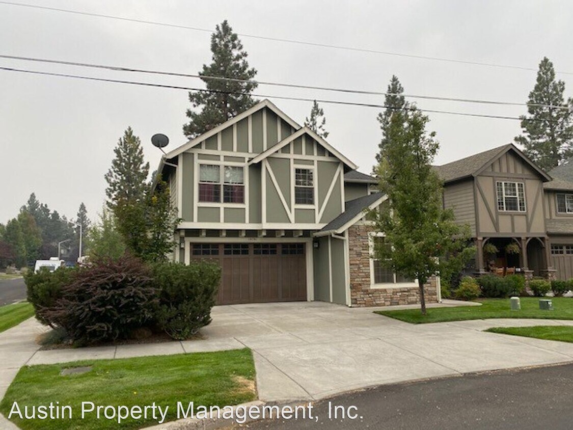 3 br, 2.5 bath House 19791 SW Hollygrape House Rental in Bend, OR