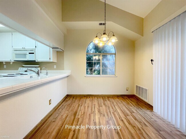 Building Photo - 3 br, 2 bath Condo - 102 Sunnyhills Court