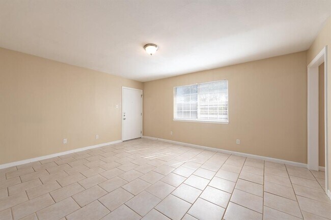 Foto del edificio - 7300 Twin Crest Dr