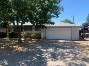 Building Photo - 10721 Le Ann Dr