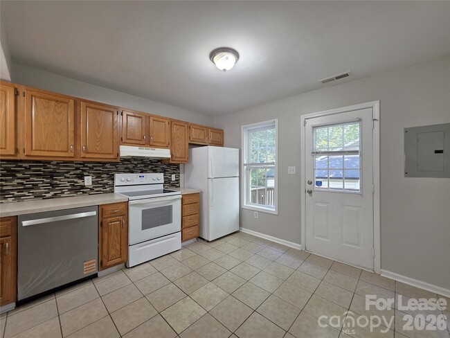 Building Photo - 268 Southcircle Dr NW