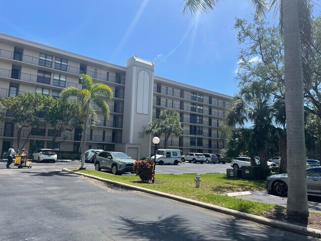 Foto del edificio - 18 Royal Palm Way
