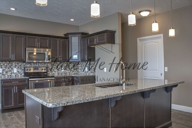 Building Photo - Springfield Schools with Strafford Address!