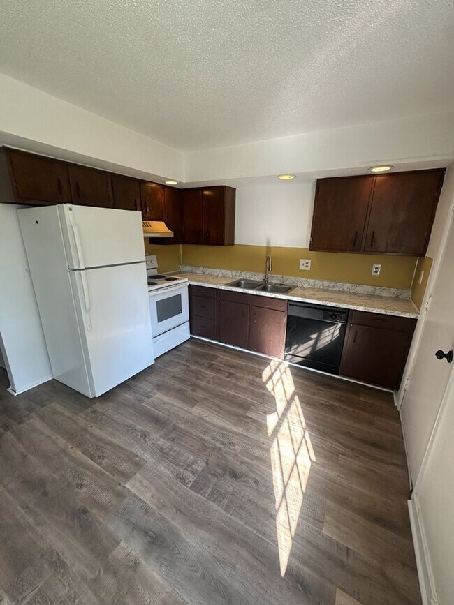 Foto del edificio - Freshly Renovated - 2 Bedroom | Pet Friendly