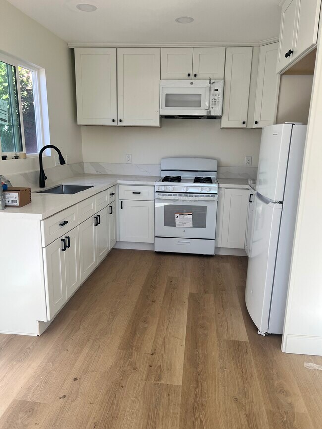 Building Photo - 13122 Woodridge Ave