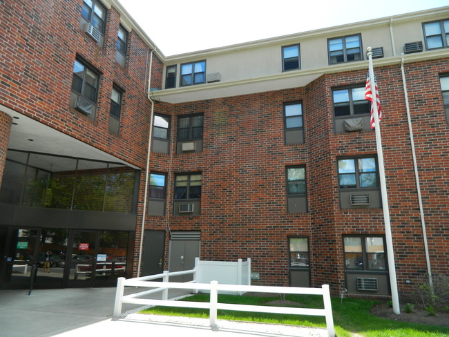 Building Photo - Mineral Spring Gardens