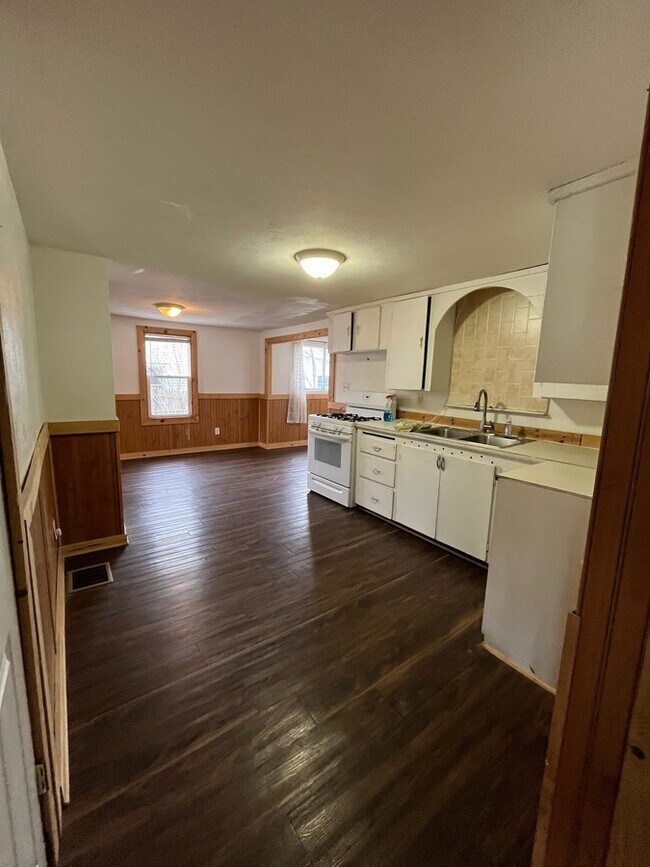 Building Photo - 1144 West St